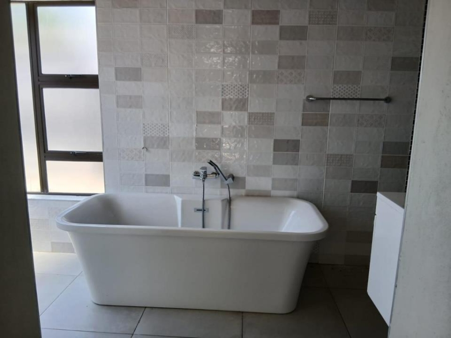 4 Bedroom Property for Sale in Helderwyk Gauteng