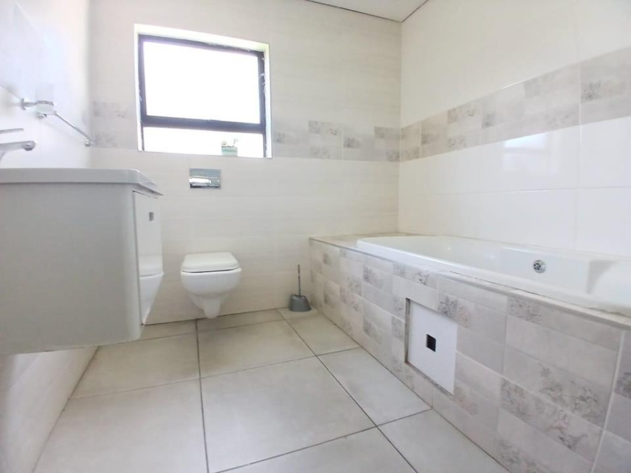 4 Bedroom Property for Sale in Helderwyk Gauteng