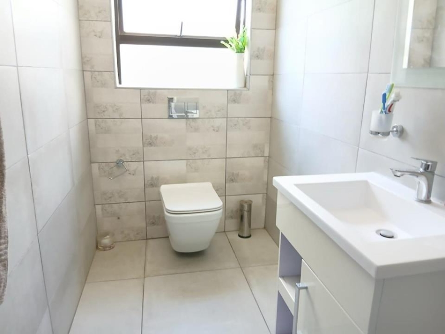 4 Bedroom Property for Sale in Helderwyk Gauteng