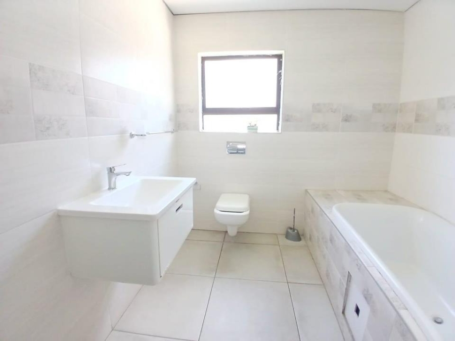 4 Bedroom Property for Sale in Helderwyk Gauteng