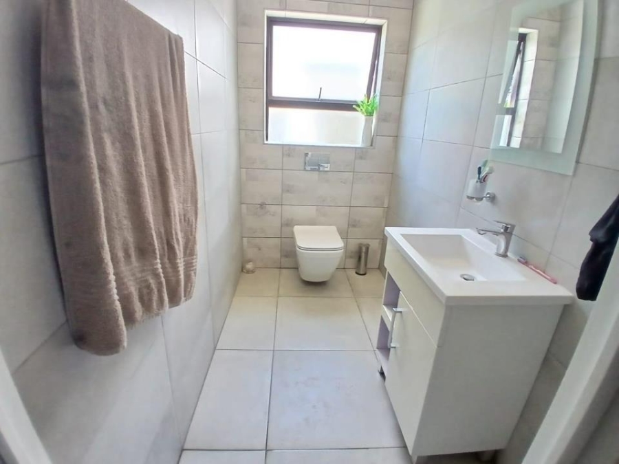 4 Bedroom Property for Sale in Helderwyk Gauteng