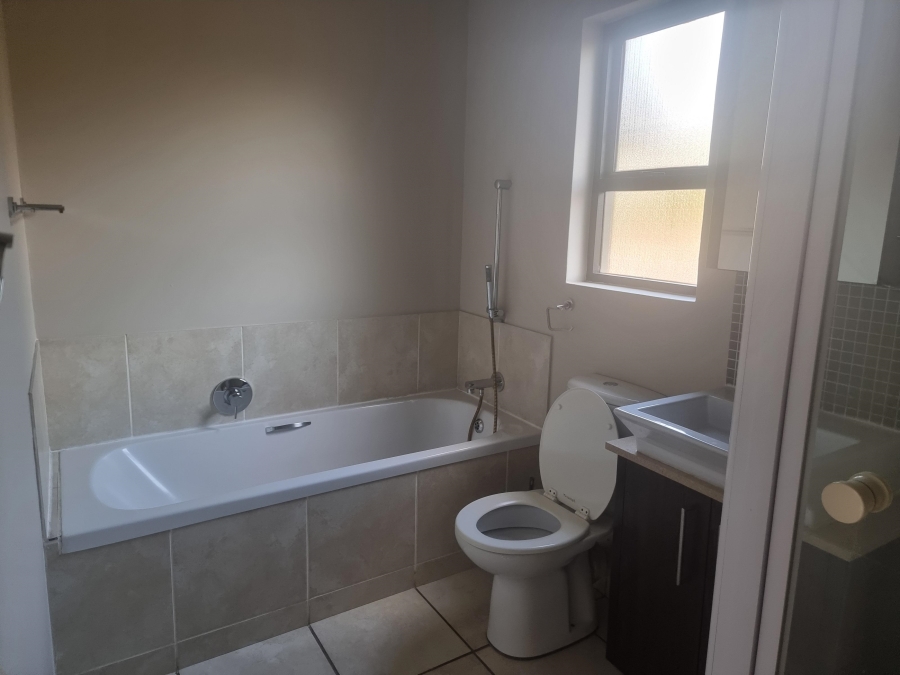 1 Bedroom Property for Sale in Lonehill Gauteng