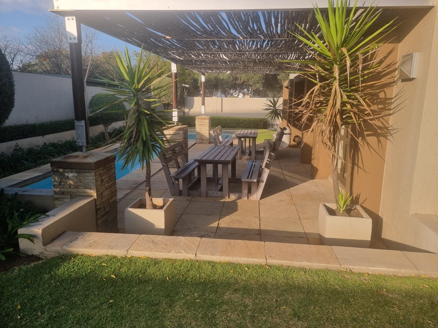 1 Bedroom Property for Sale in Lonehill Gauteng