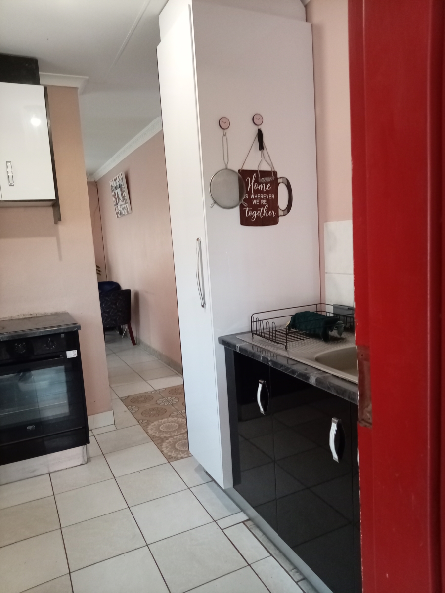 3 Bedroom Property for Sale in Lindo Park Gauteng