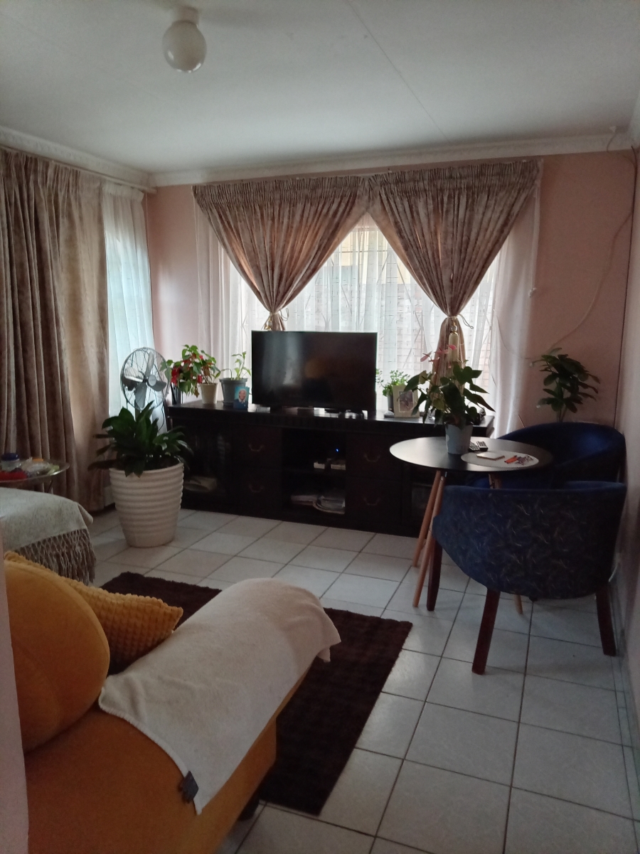 3 Bedroom Property for Sale in Lindo Park Gauteng