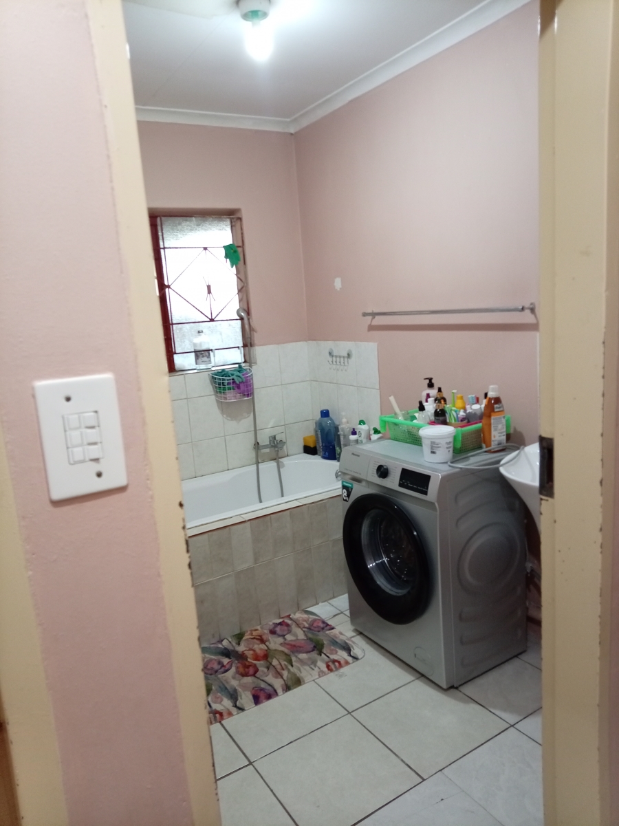 3 Bedroom Property for Sale in Lindo Park Gauteng