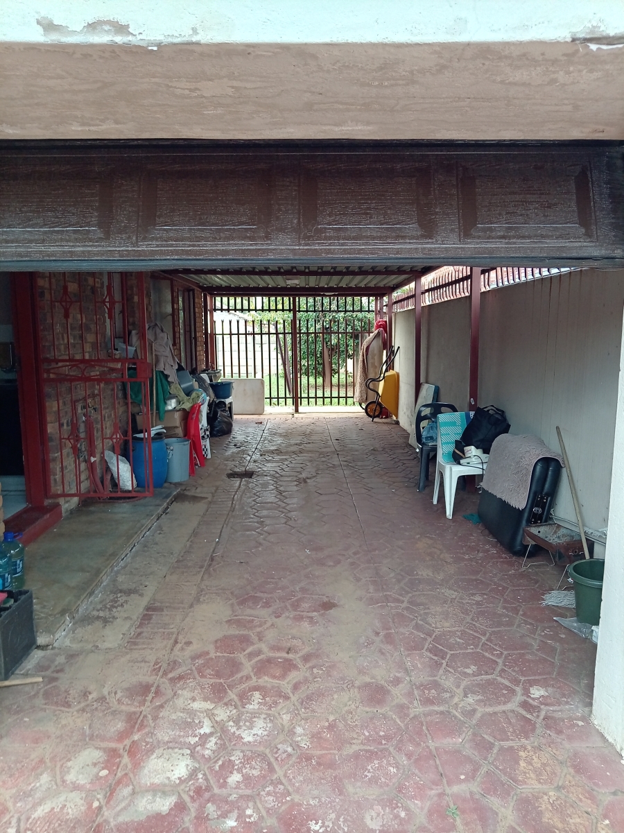 3 Bedroom Property for Sale in Lindo Park Gauteng