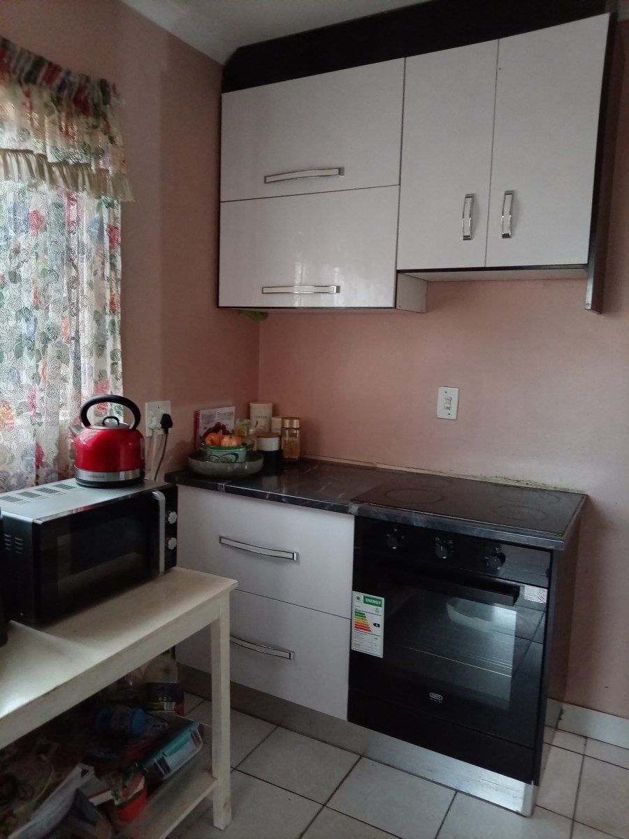 3 Bedroom Property for Sale in Lindo Park Gauteng