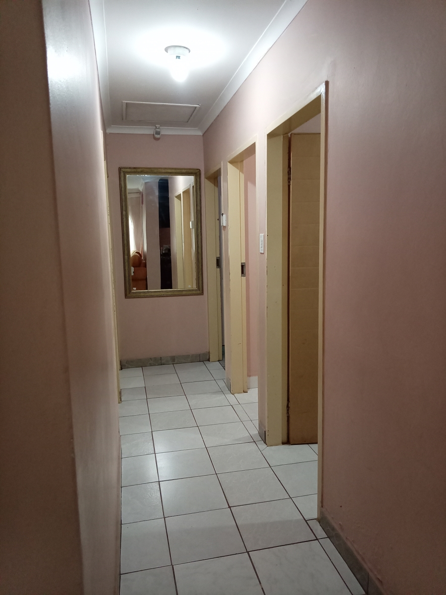 3 Bedroom Property for Sale in Lindo Park Gauteng