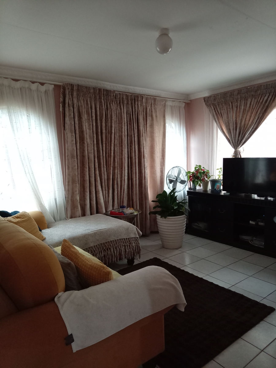 3 Bedroom Property for Sale in Lindo Park Gauteng