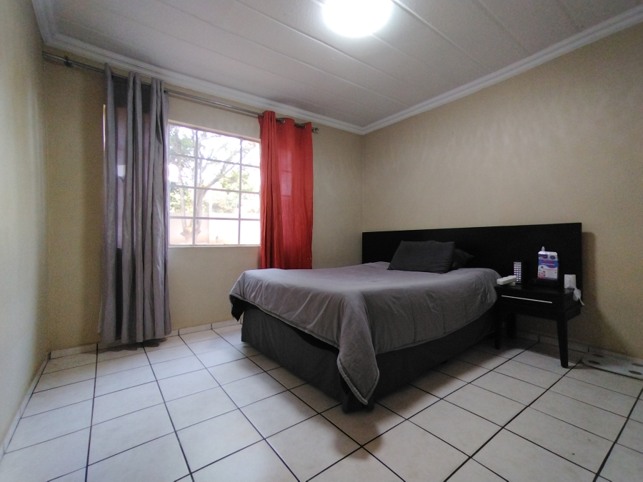 2 Bedroom Property for Sale in Die Hoewes Gauteng