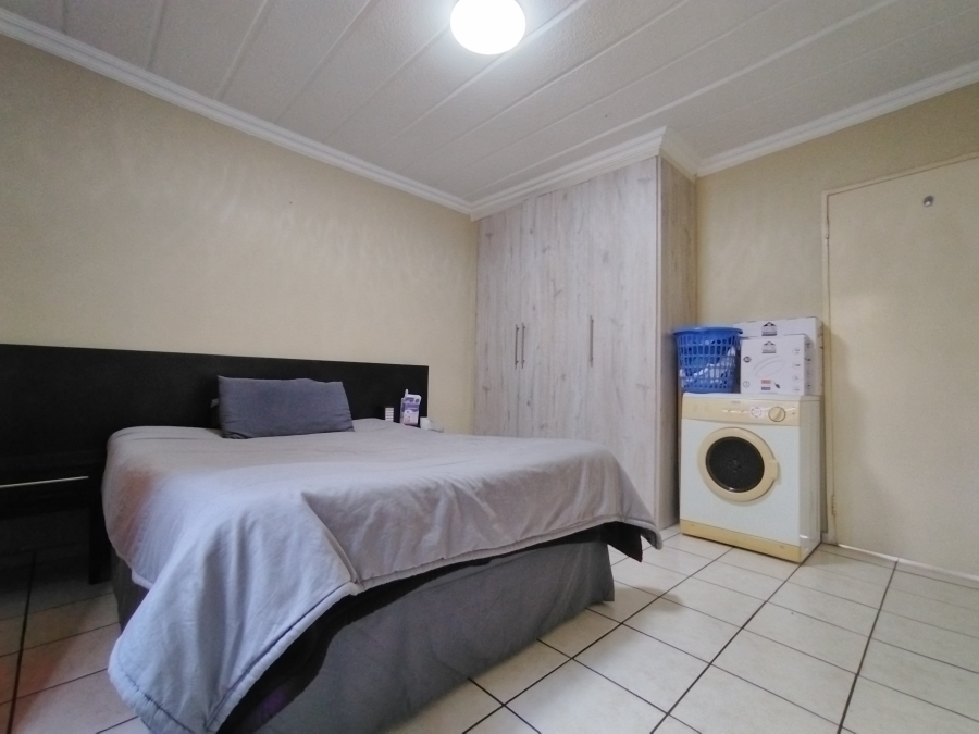 2 Bedroom Property for Sale in Die Hoewes Gauteng