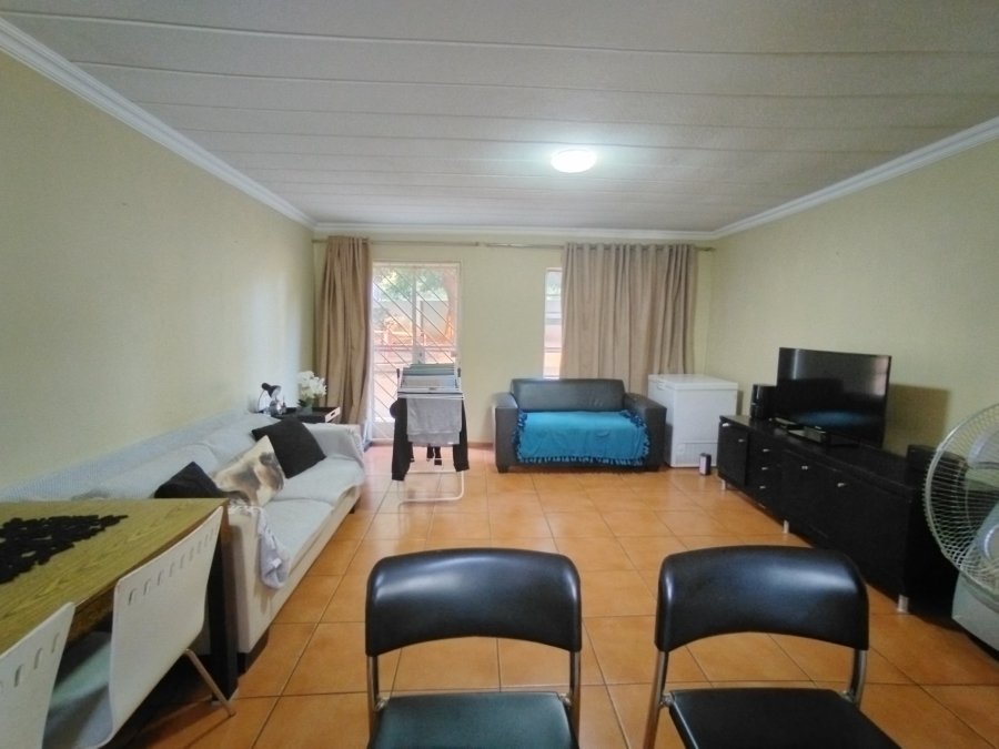 2 Bedroom Property for Sale in Die Hoewes Gauteng