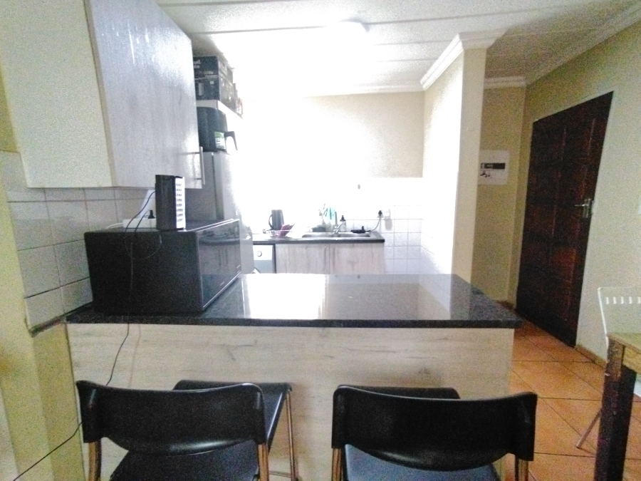 2 Bedroom Property for Sale in Die Hoewes Gauteng