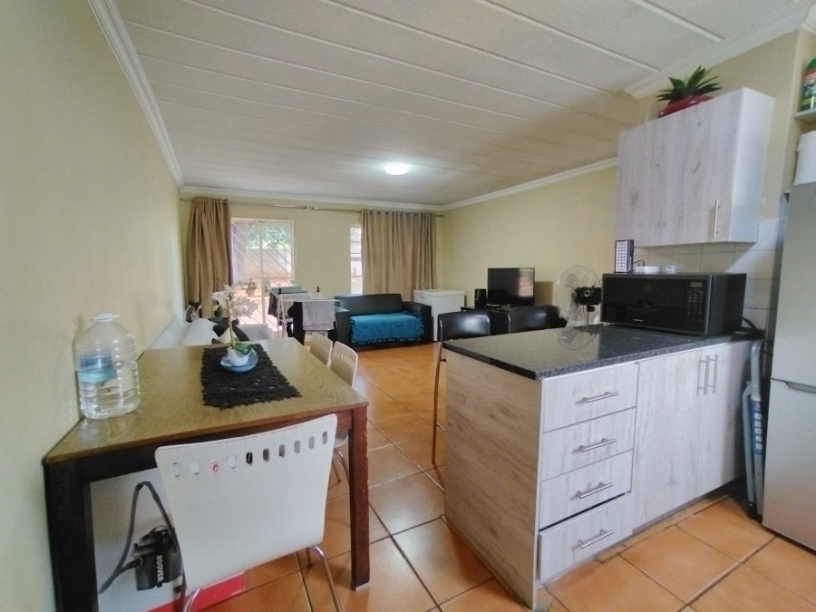 2 Bedroom Property for Sale in Die Hoewes Gauteng
