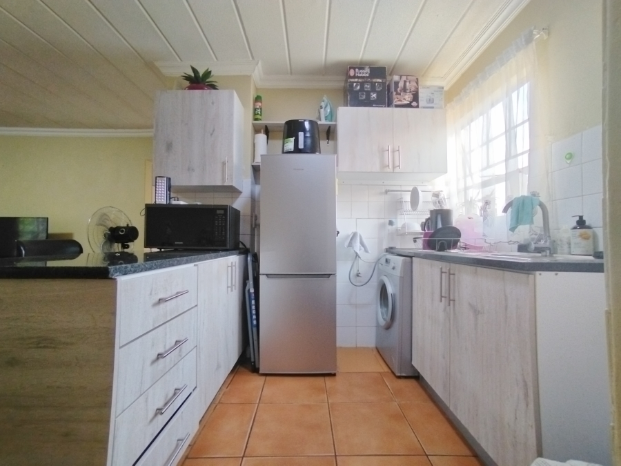 2 Bedroom Property for Sale in Die Hoewes Gauteng