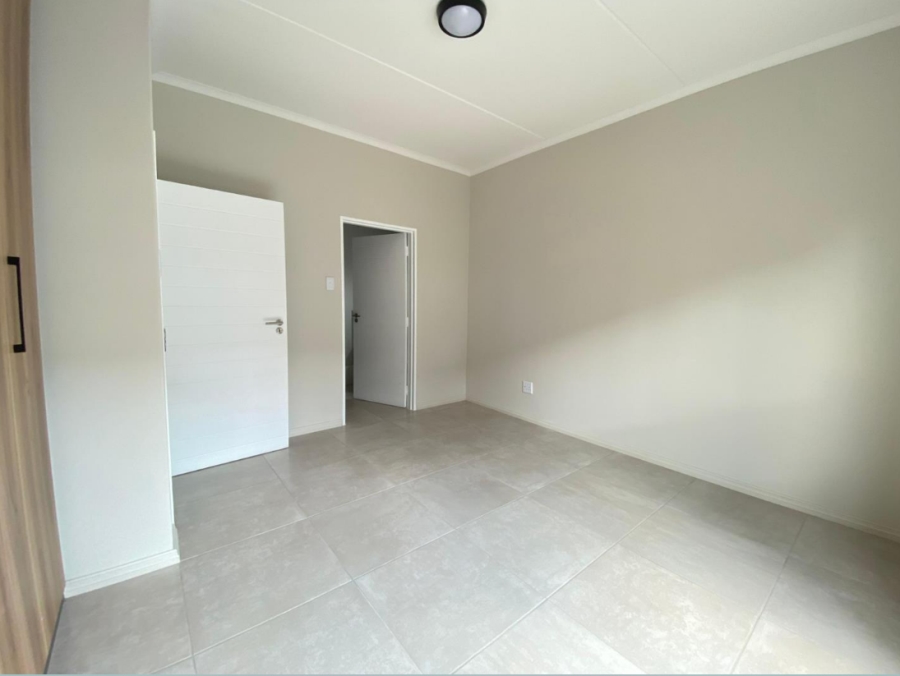 To Let 2 Bedroom Property for Rent in Glen Austin Gauteng