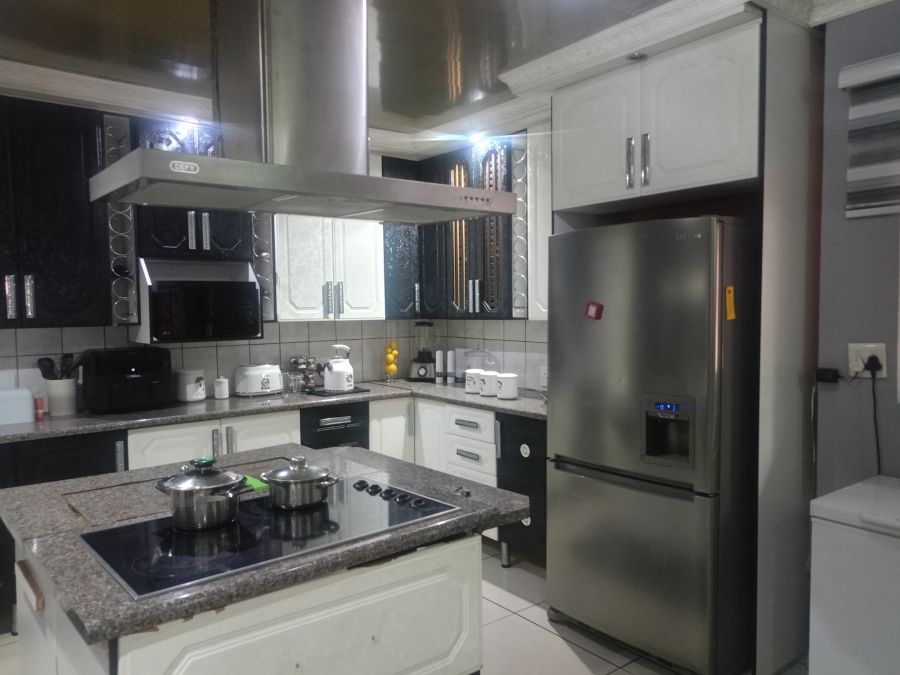 3 Bedroom Property for Sale in Vanderbijlpark CW 5 Gauteng