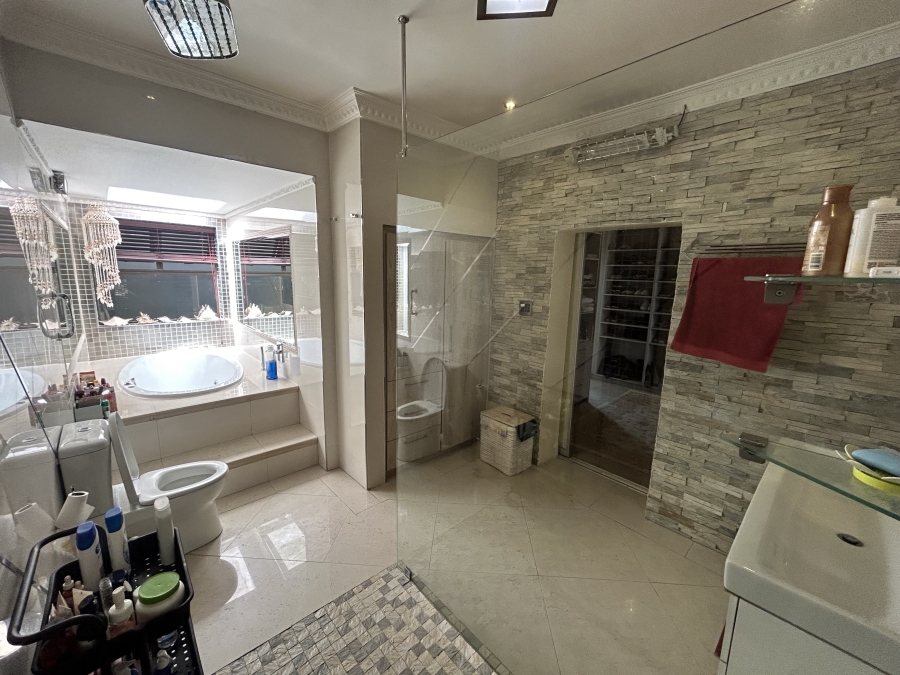 5 Bedroom Property for Sale in Northcliff Gauteng