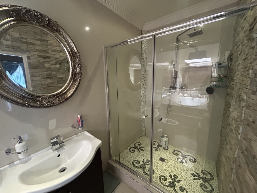 5 Bedroom Property for Sale in Northcliff Gauteng