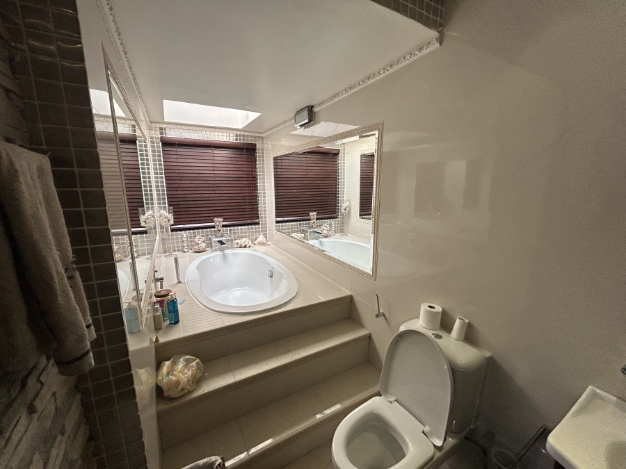 5 Bedroom Property for Sale in Northcliff Gauteng