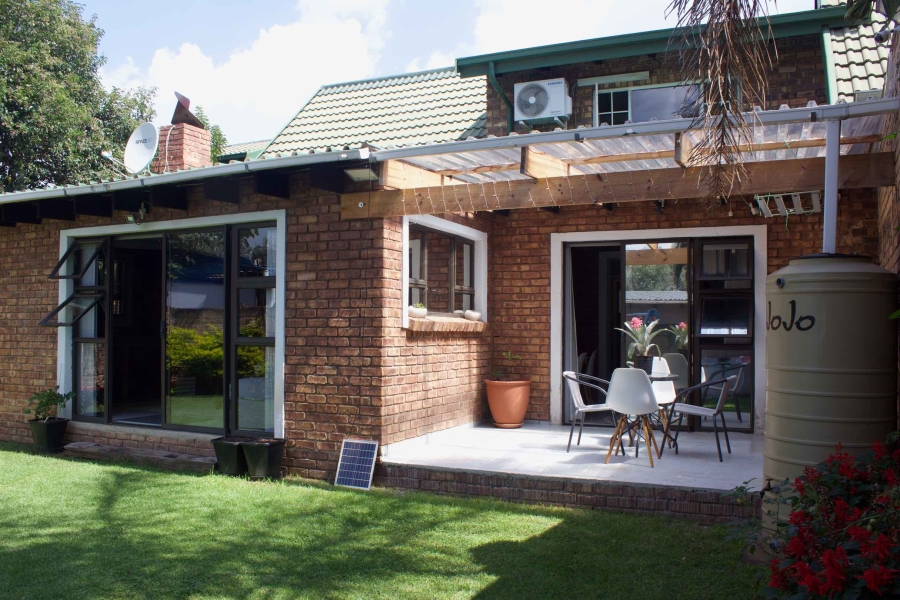 4 Bedroom Property for Sale in Glen Marais Gauteng