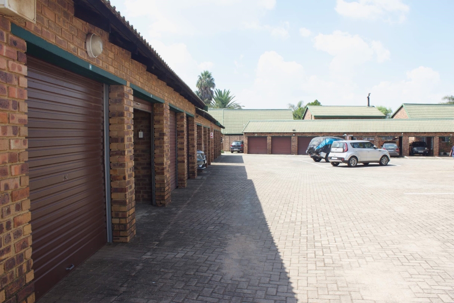 4 Bedroom Property for Sale in Glen Marais Gauteng