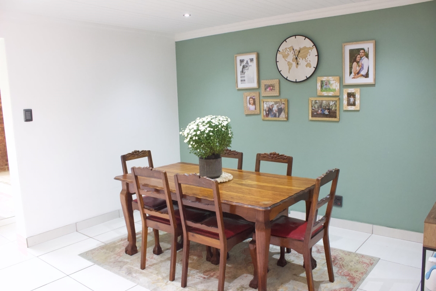 4 Bedroom Property for Sale in Glen Marais Gauteng