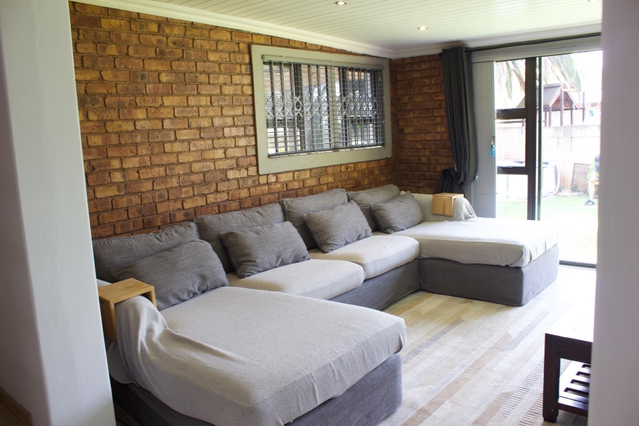 4 Bedroom Property for Sale in Glen Marais Gauteng