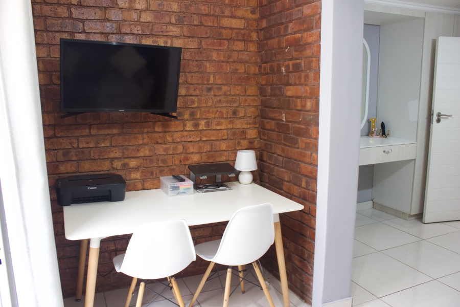 4 Bedroom Property for Sale in Glen Marais Gauteng