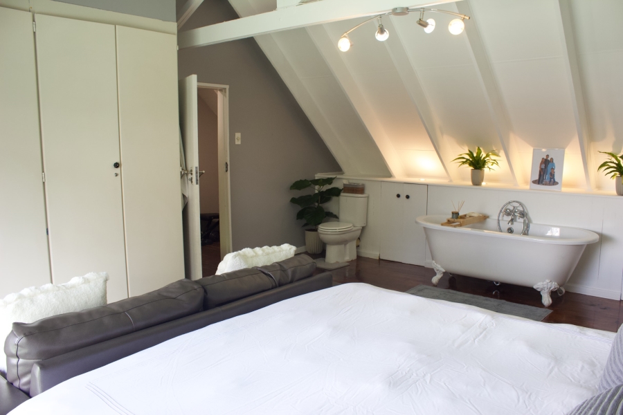 4 Bedroom Property for Sale in Glen Marais Gauteng