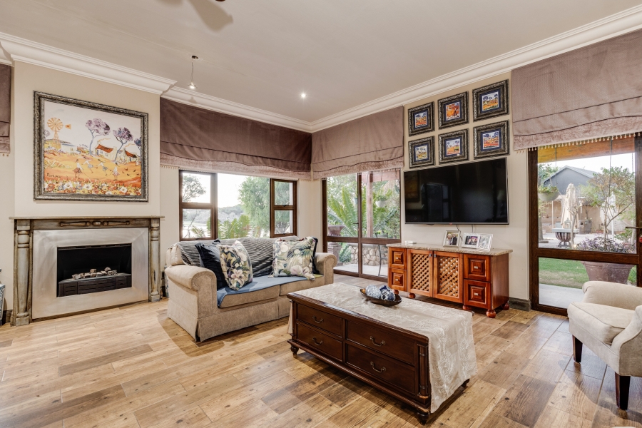 5 Bedroom Property for Sale in Silver Lakes Golf Estate Gauteng