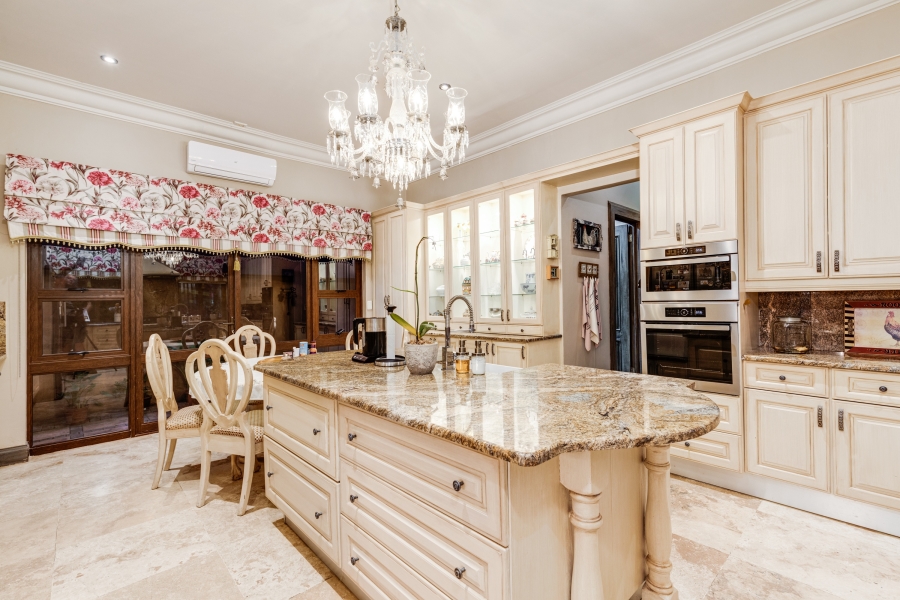 5 Bedroom Property for Sale in Silver Lakes Golf Estate Gauteng