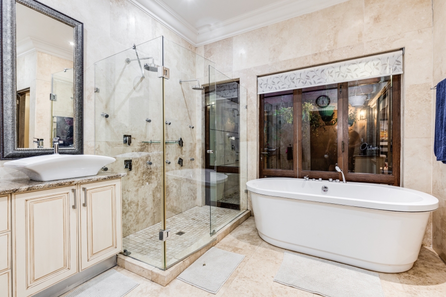 5 Bedroom Property for Sale in Silver Lakes Golf Estate Gauteng