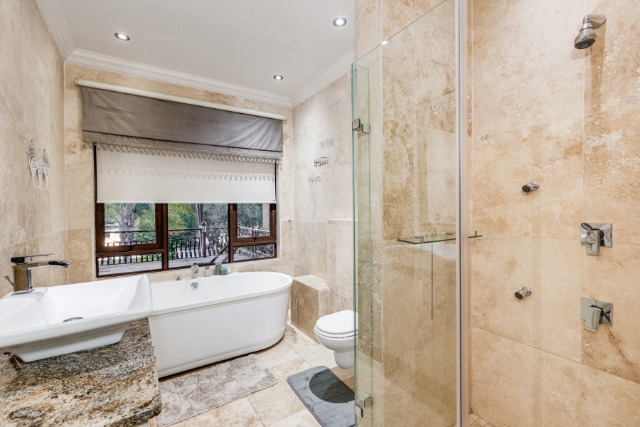 5 Bedroom Property for Sale in Silver Lakes Golf Estate Gauteng