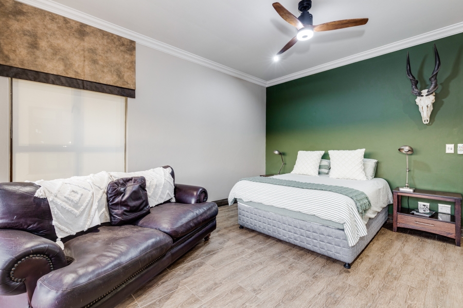 5 Bedroom Property for Sale in Silver Lakes Golf Estate Gauteng