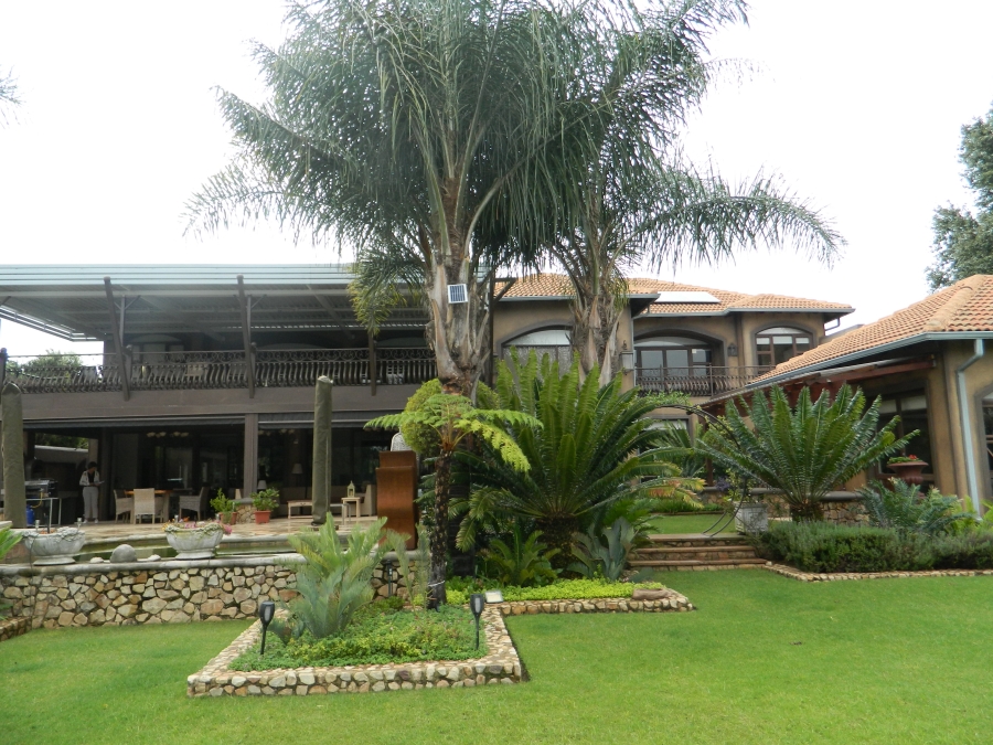 5 Bedroom Property for Sale in Silver Lakes Golf Estate Gauteng