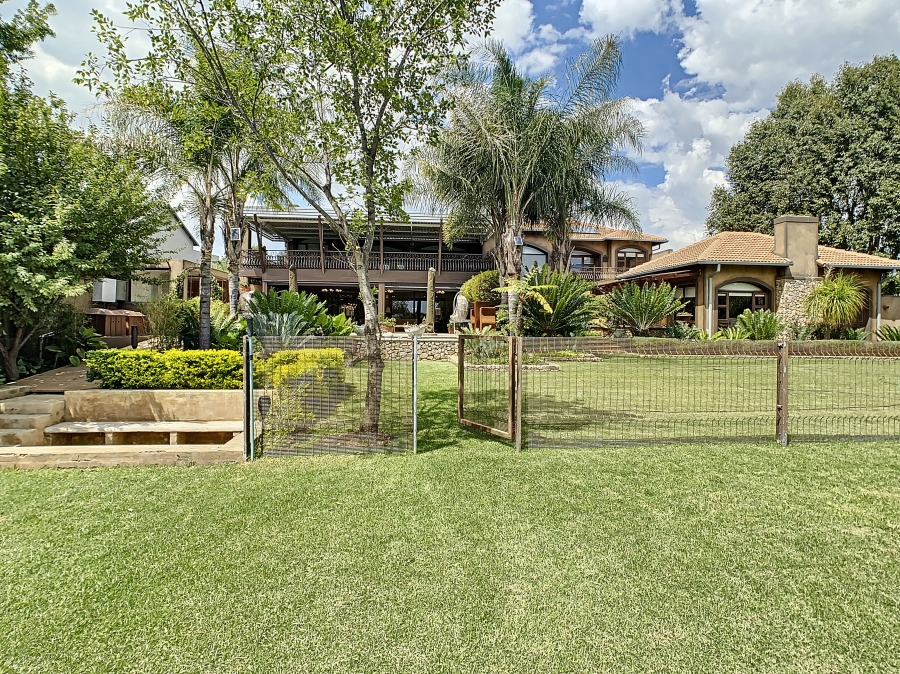5 Bedroom Property for Sale in Silver Lakes Golf Estate Gauteng