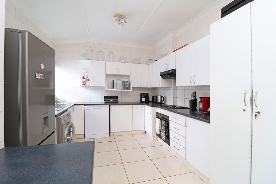 3 Bedroom Property for Sale in Hurlyvale Gauteng