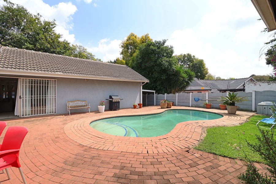3 Bedroom Property for Sale in Hurlyvale Gauteng