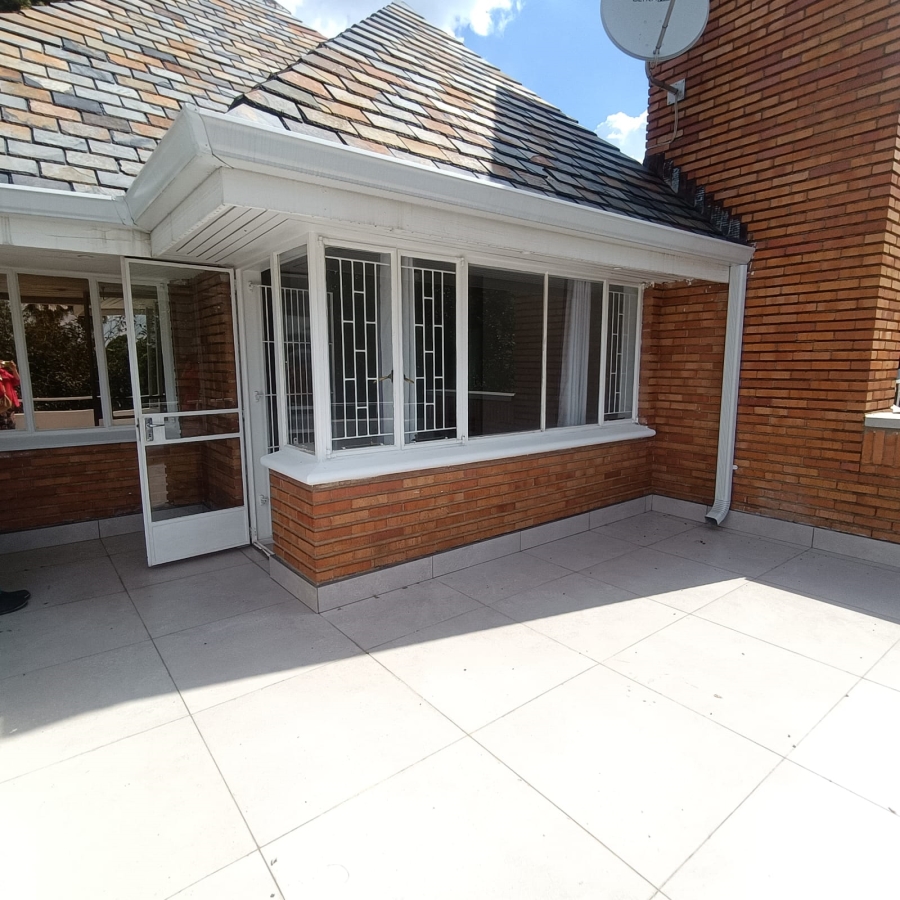 To Let 2 Bedroom Property for Rent in Emmarentia Gauteng