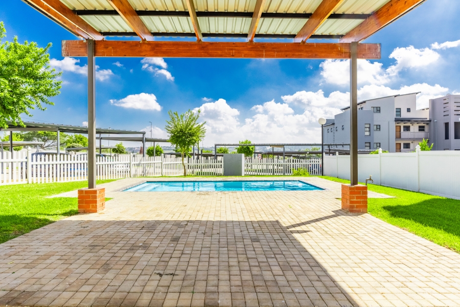 2 Bedroom Property for Sale in Barbeque Downs Gauteng