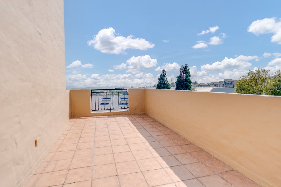 2 Bedroom Property for Sale in Lonehill Gauteng