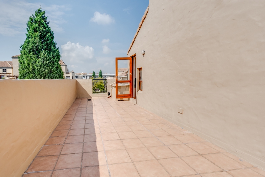 2 Bedroom Property for Sale in Lonehill Gauteng