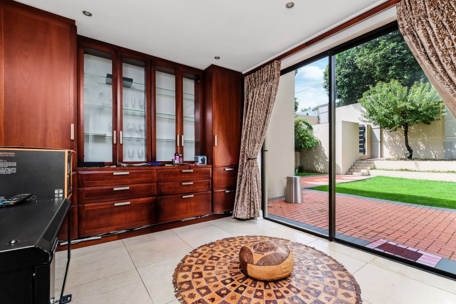 To Let 6 Bedroom Property for Rent in Morningside Gauteng