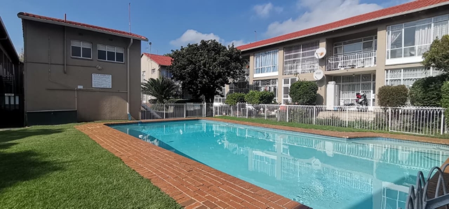 2 Bedroom Property for Sale in Brackenhurst Gauteng