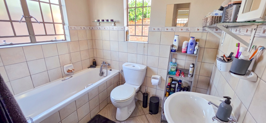 3 Bedroom Property for Sale in Magalieskruin Gauteng