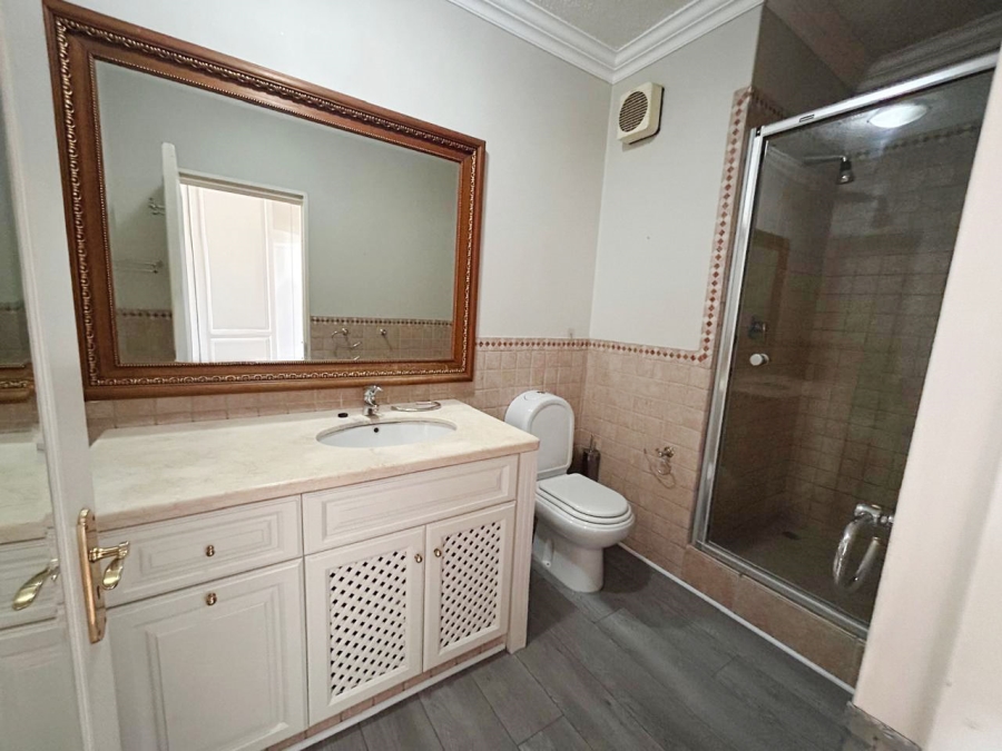 2 Bedroom Property for Sale in Sandhurst Gauteng