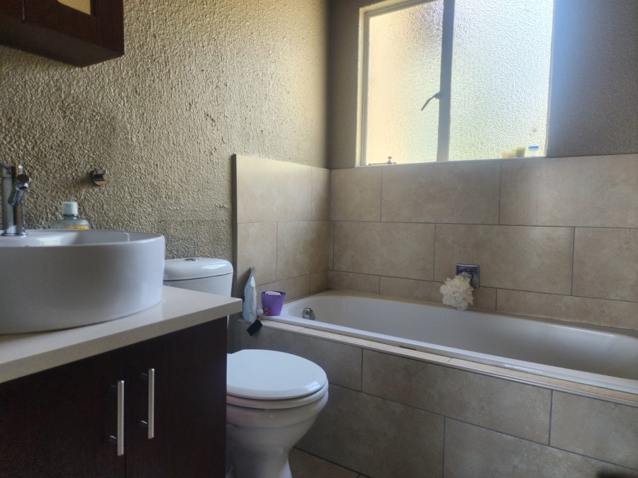 2 Bedroom Property for Sale in Lonehill Gauteng