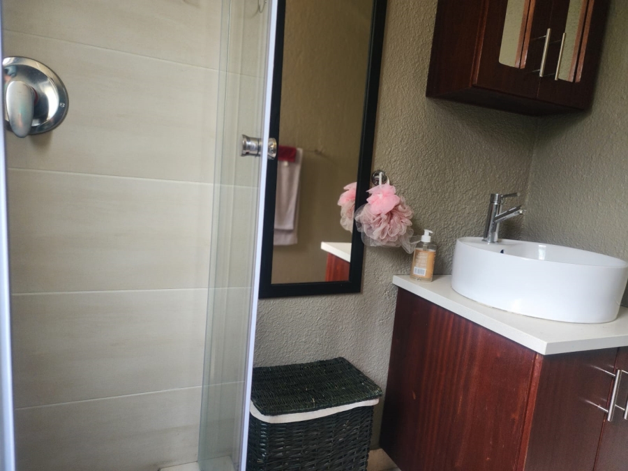 2 Bedroom Property for Sale in Lonehill Gauteng